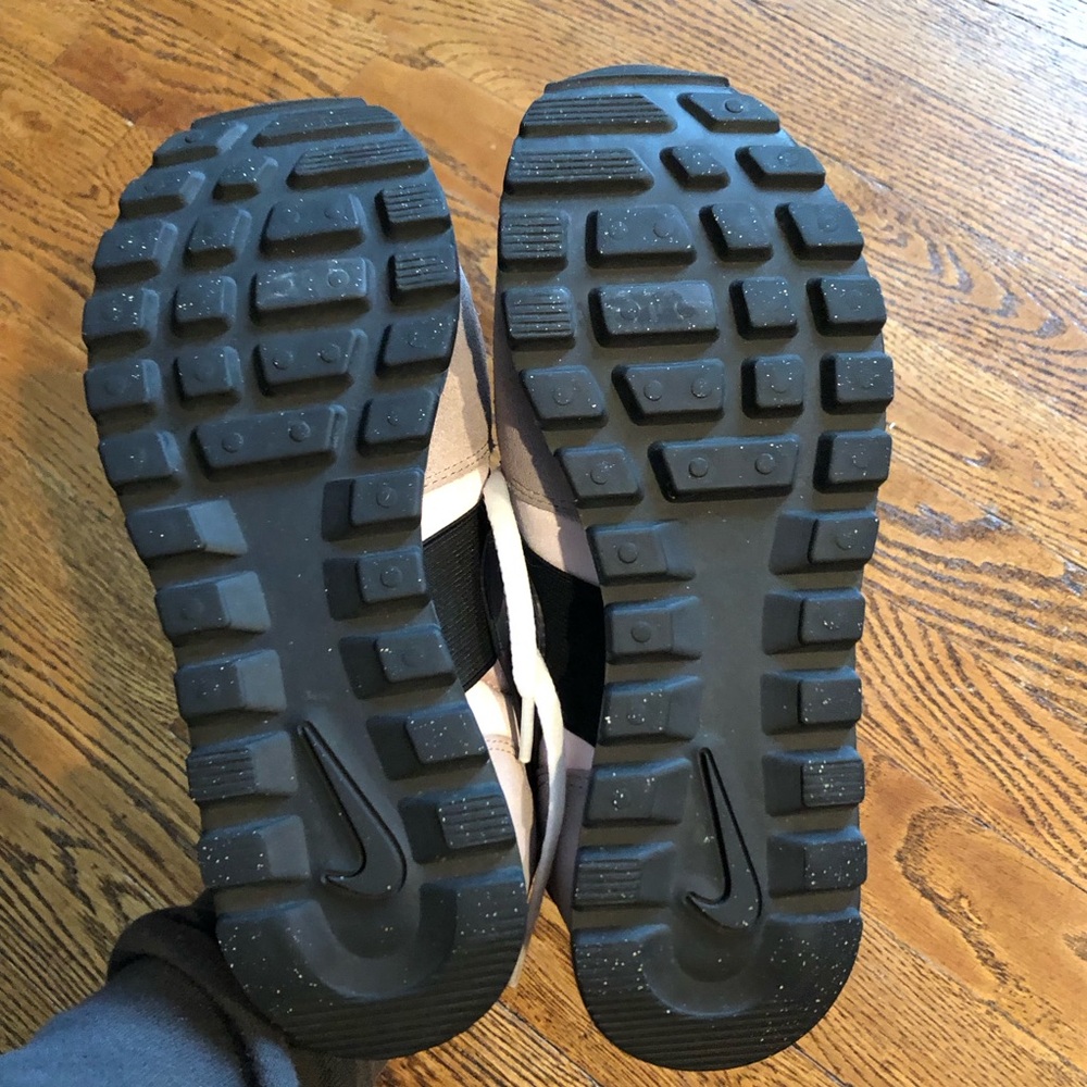 Nike v-love - Picture 3 of 5
